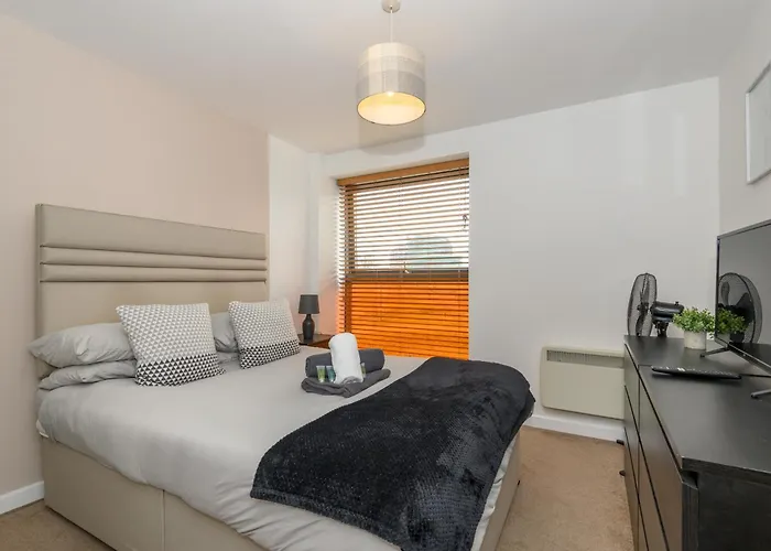 Apartment Hub - Ideal For Couples Families - Pass The Keys *