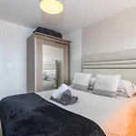 Hub - Ideal For Couples Families - Pass The Keys