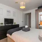 Hub - Ideal For Couples Families - Pass The Keys Apartamento