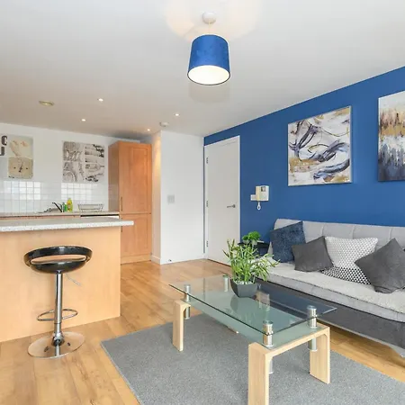 Hub - Ideal For Couples Families - Pass The Keys Apartment