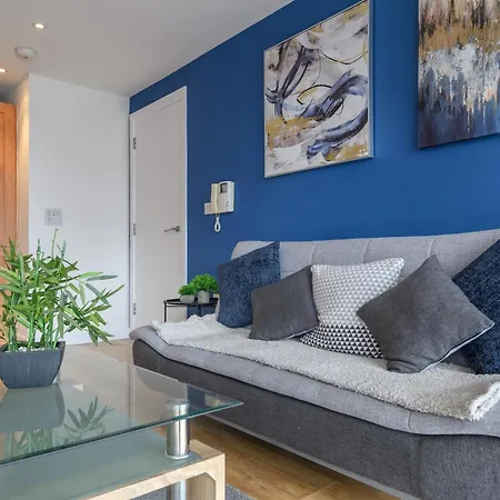 Hub - Ideal For Couples Families - Pass The Keys Apartment *