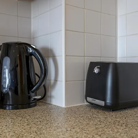Hub - Ideal For Couples Families - Pass The Keys *