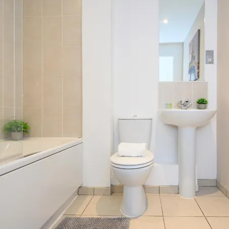 Apartment Hub - Ideal For Couples Families - Pass The Keys *