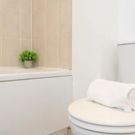 Hub - Ideal For Couples Families - Pass The Keys *