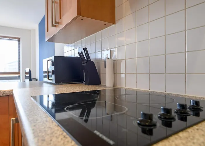 Hub - Ideal For Couples Families - Pass The Keys Apartment