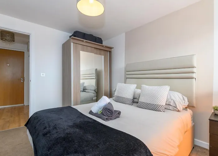 Hub - Ideal For Couples Families - Pass The Keys