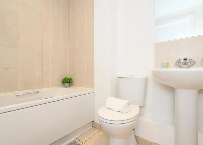 Hub - Ideal For Couples Families - Pass The Keys Лідс