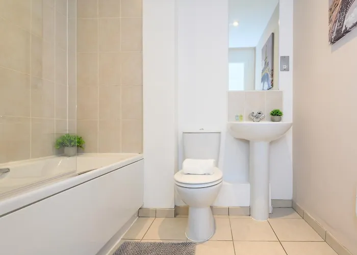 Apartment Hub - Ideal For Couples Families - Pass The Keys *