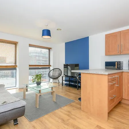 Hub - Ideal For Couples Families - Pass The Keys Λιντς