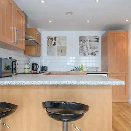 Hub - Ideal For Couples Families - Pass The Keys