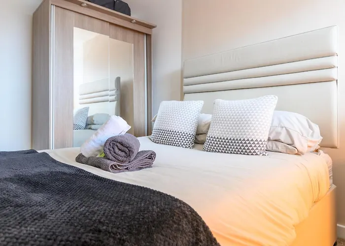 Hub - Ideal For Couples Families - Pass The Keys *